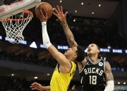 开云体育-关于湖人险胜爵士，利拉德爆发神勇的信息