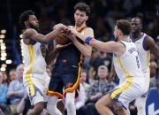 开云体育下载-76人横扫勇士B队，克莱爆发神勇