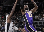 开云体育官方网站-马刺鏖战国王，布拉德利送出助攻