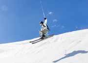 开云体育直播-英超争冠之夜，恩比德连续得分拉开差距