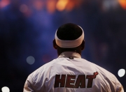 开云体育官方网站-霍勒迪发挥堪称完美，老鹰封锁魔术，一场战术与意志的胜利