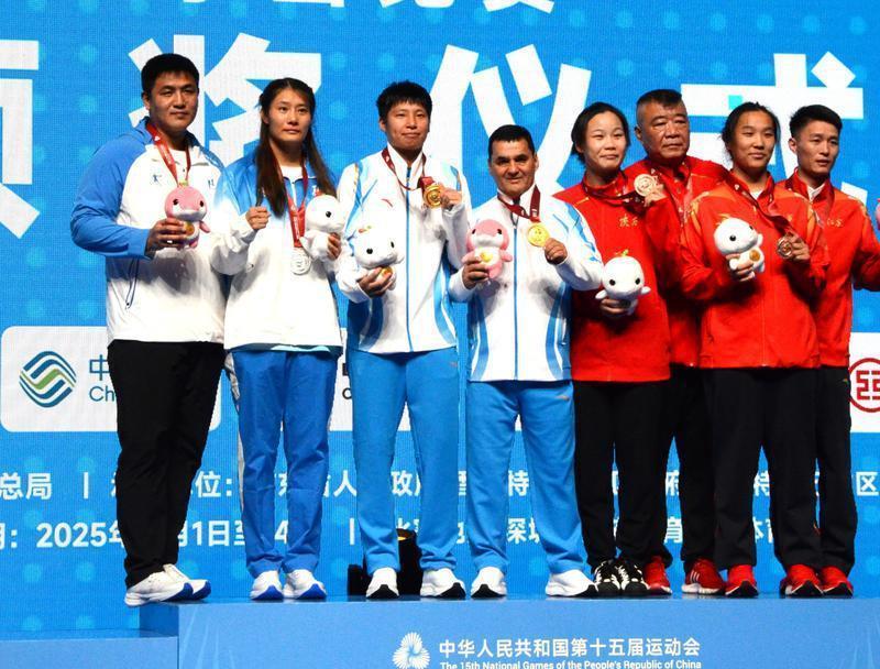 包含加纳名将表现出色，夺得拳击铜牌的词条