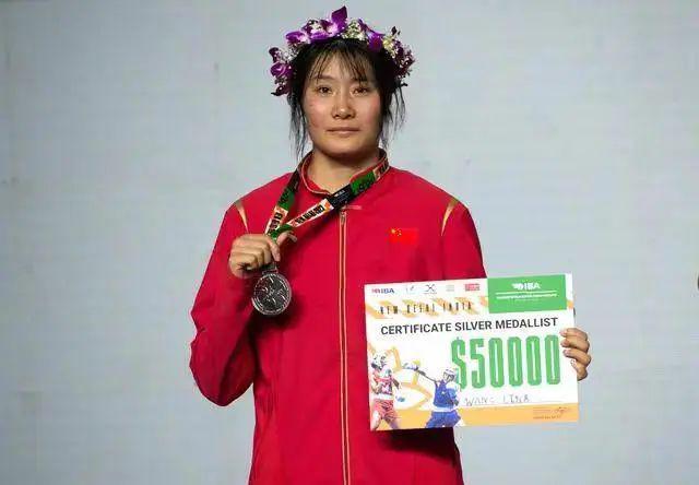 包含加纳名将表现出色，夺得拳击铜牌的词条