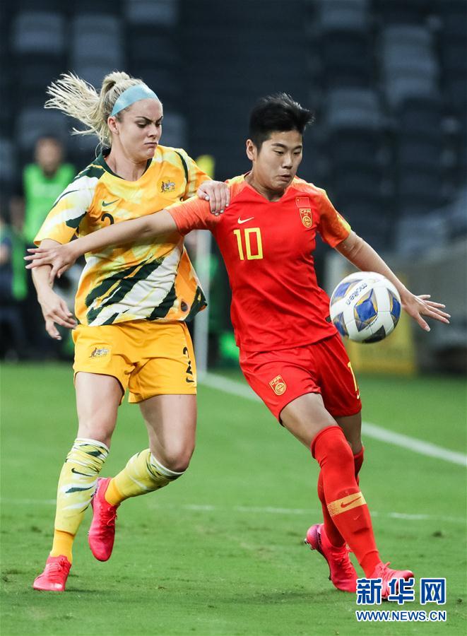 包含澳大利亚队笑对竞争推动女足前方进展的词条