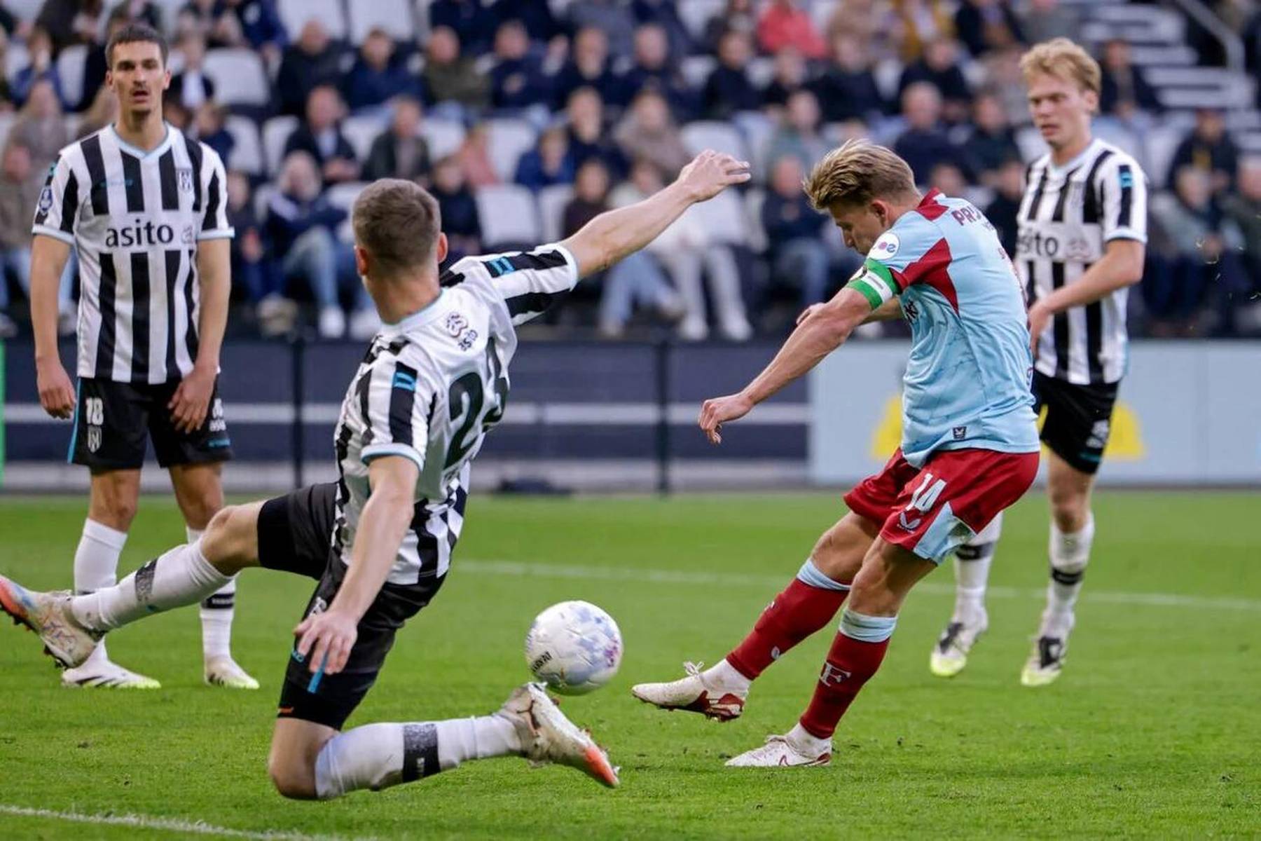 进攻火力全开，球队狂胜晋级令人惊叹！的简单介绍