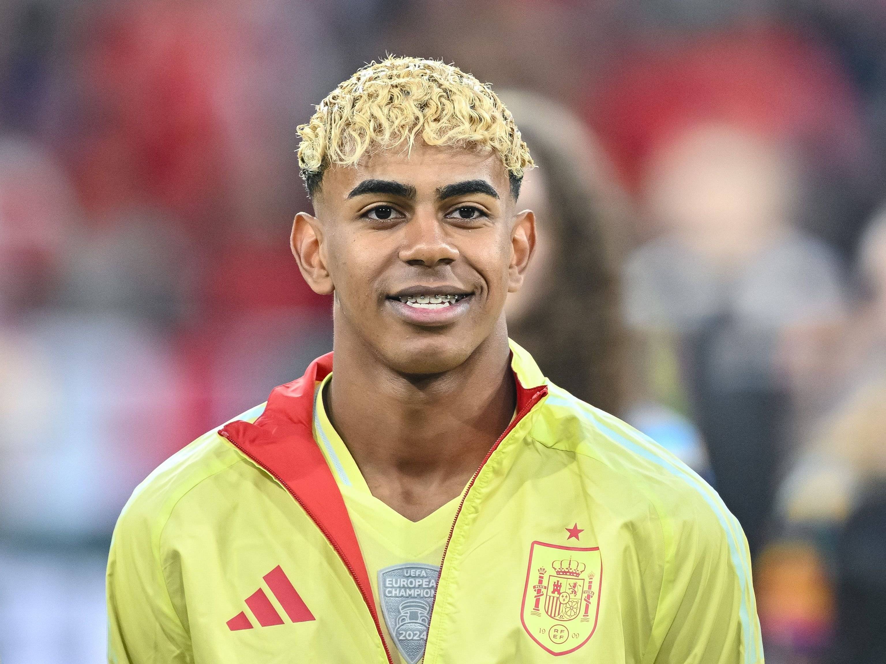 包含巴萨以团队力量夺冠，稳操胜券晋级下一轮的词条