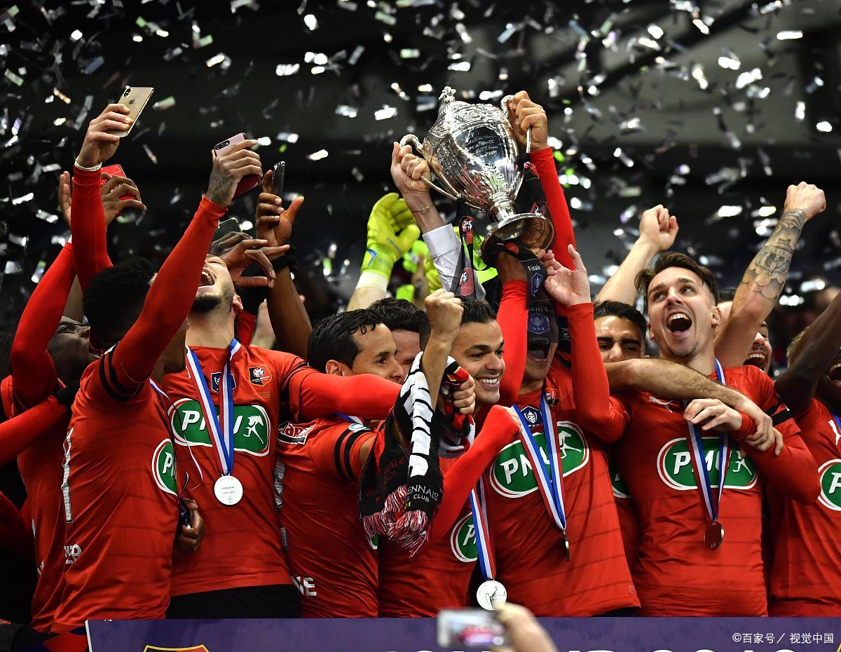 包含欧洲足球盛事拉开帷幕，众豪强争夺荣誉的词条