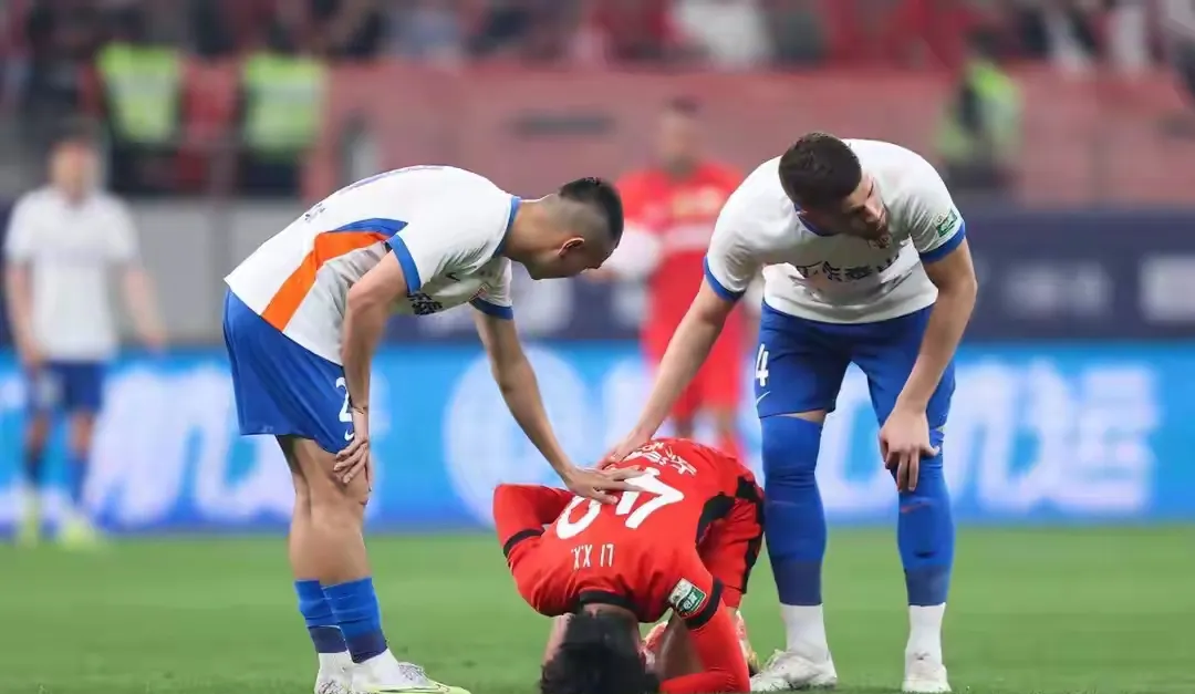 球员累积伤病，对即将进行的比赛构成威胁