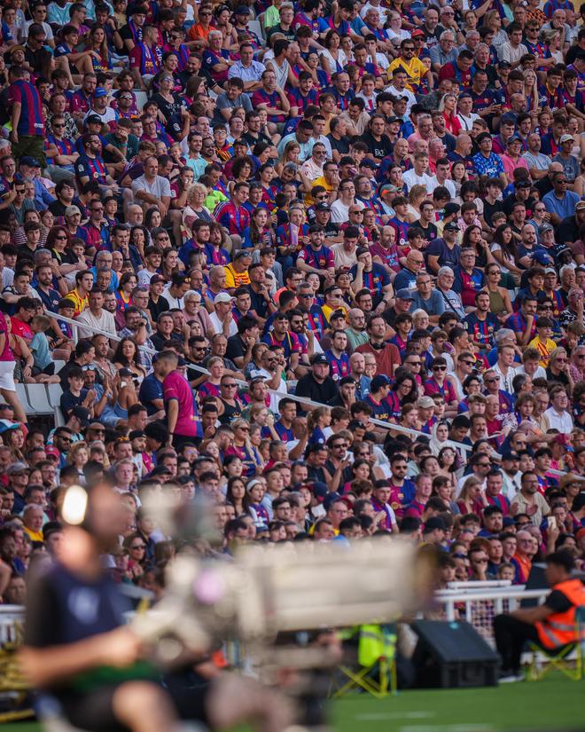 联赛精彩绝伦,球迷热情不减的简单介绍 联赛精彩绝伦,球迷热情不减的简单介绍