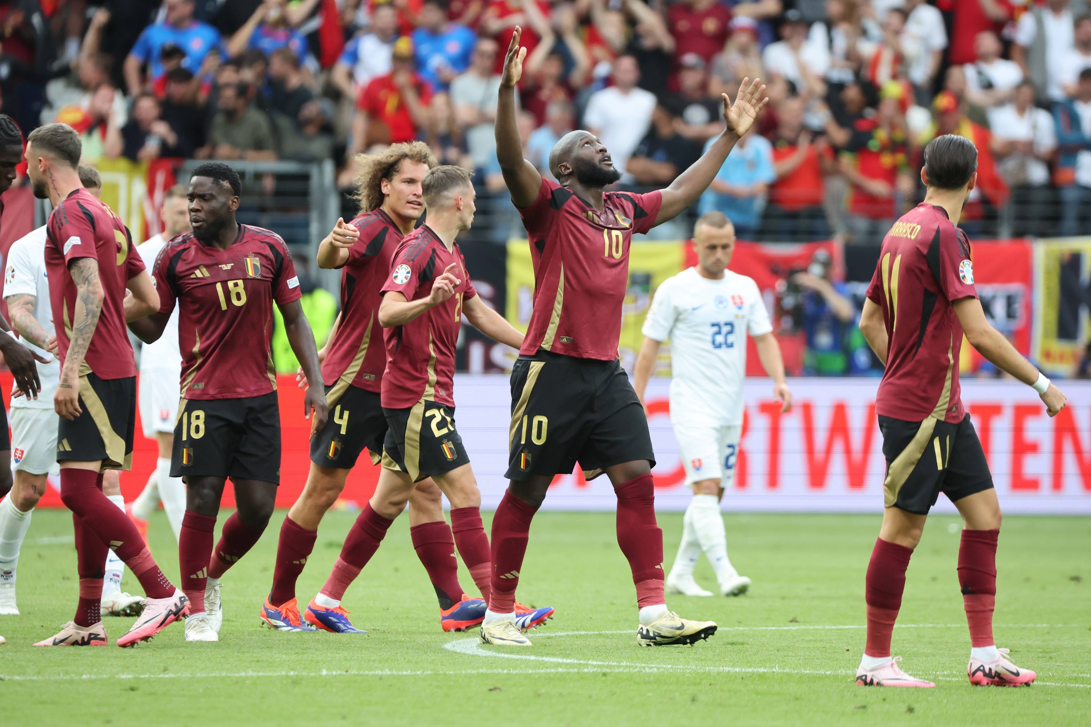 包含葡萄牙爆冷日本,埃尔林制霸全场的词条 包含葡萄牙爆冷日本,埃尔林制霸全场的词条