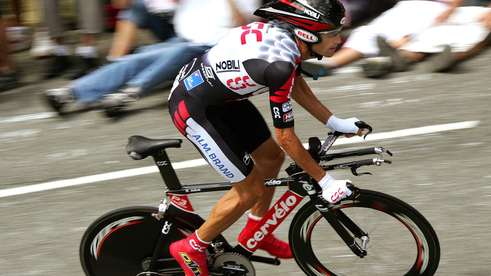 绿茵与赛道间的统治力,马赛连续得分压制克罗地亚,法比尼奥在F1新赛季揭幕战接管比赛